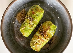 Une photo de Feuilles de chou vert farcies façon Nems