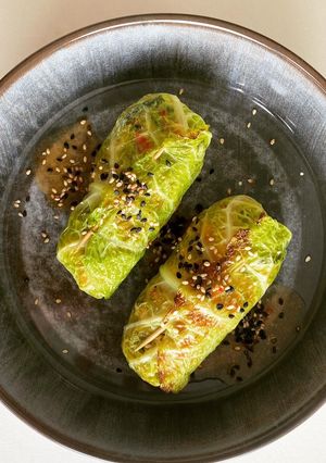 Une photo de Feuilles de chou vert farcies façon Nems