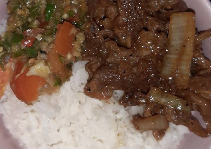 Rice bowl beef slice black papper with sambel hijau tomat segar