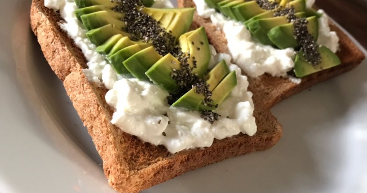 Tostadas de cottage y aguacate. 🥑