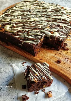 A picture of Eggless Chocolate Walnut Brownie.