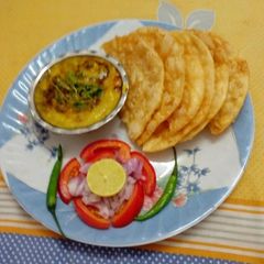 A picture of Sindhi dal pakwaan.