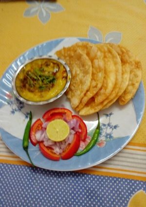 A picture of Sindhi dal pakwaan.