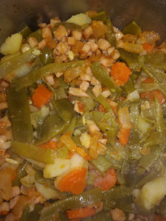 Una foto de Alubias verdes con nabo y pechuga de pavo