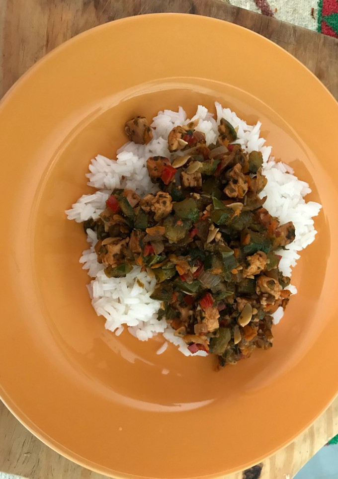 Una foto de Salteado de pollo con arroz