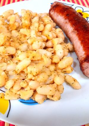 Una foto de Botifarra amb mongetes { butifarra con alubias }