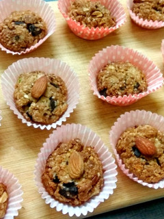 சாக்லேட் பிரட் குக்கீஸ்(chocolate bread cookies recipe in tamil) செய்முறை முக்கிய புகைப்படம்