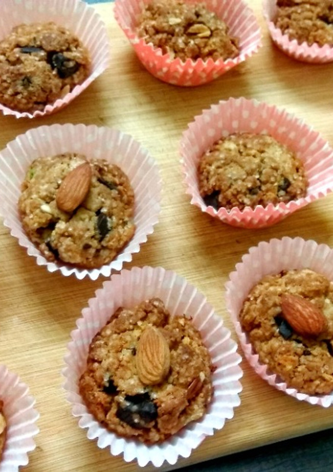 சாக்லேட் பிரட் குக்கீஸ்(chocolate bread cookies recipe in tamil) செய்முறை முக்கிய புகைப்படம்