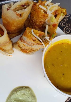 જીની રોલ (Jini roll Recipe in Gujarati) રેસીપી મુખ્ય ફોટો