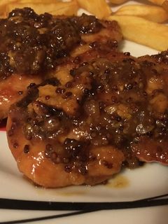 Una foto de Pechuga de pavo en salsa de cerveza, mostaza y miel