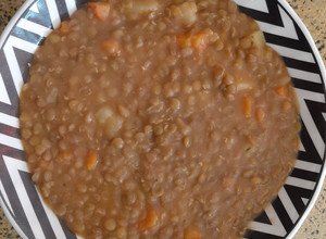 Una foto de Sopa de lentejas