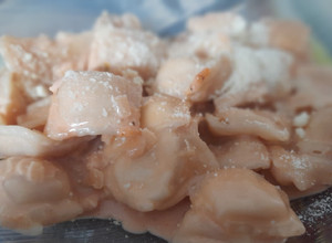 Una foto de Ravioles con salsa rosa