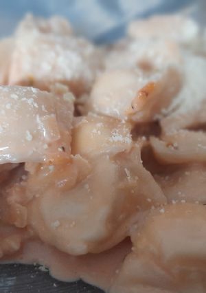 Una foto de Ravioles con salsa rosa