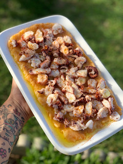 Una foto de Pulpo a la gallega con puré