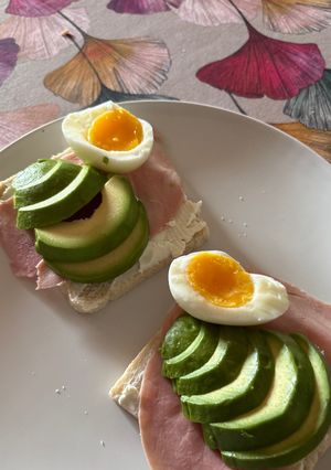Une photo de Toasts pour le petit déjeuner 🥑