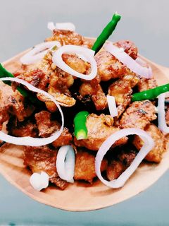 স্ট্রীট স্টাইল চিকেন পকোরা(Street style chicken pakoda recipe in Bengali) রেসিপির প্রধান ছবি