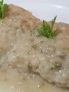 Una foto de Bacalao en salsa verde