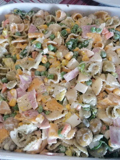 Una foto de 52.Ensalada cremosa de pasta al toque de hierbas