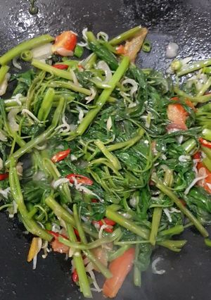 Foto resep Ide masakan harian 01 - tumis kangkung tetap hijau