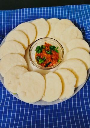 A picture of Sawa Rice Upwas Idli 😋😋😋.