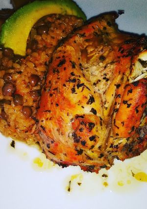 Una foto de Mamposteao de Gandules con Pollo a la Naranja