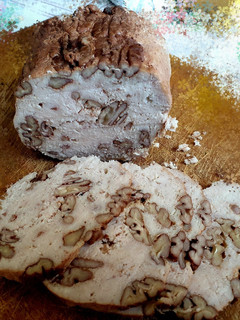 Una foto de Embutido casero de pavo y nueces pecanas