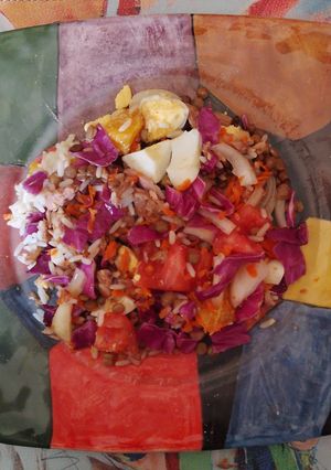 Una foto de Ensalada de Lentejas, Arroz, Repollo Colorado y Naranja