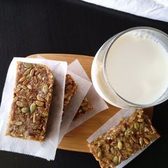 Dates breakfast bars no sugar A picture of Dates breakfast bars no sugar.