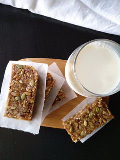 A picture of Dates breakfast bars no sugar.