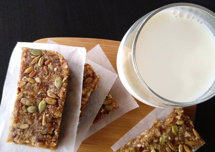 Dates breakfast bars no sugar