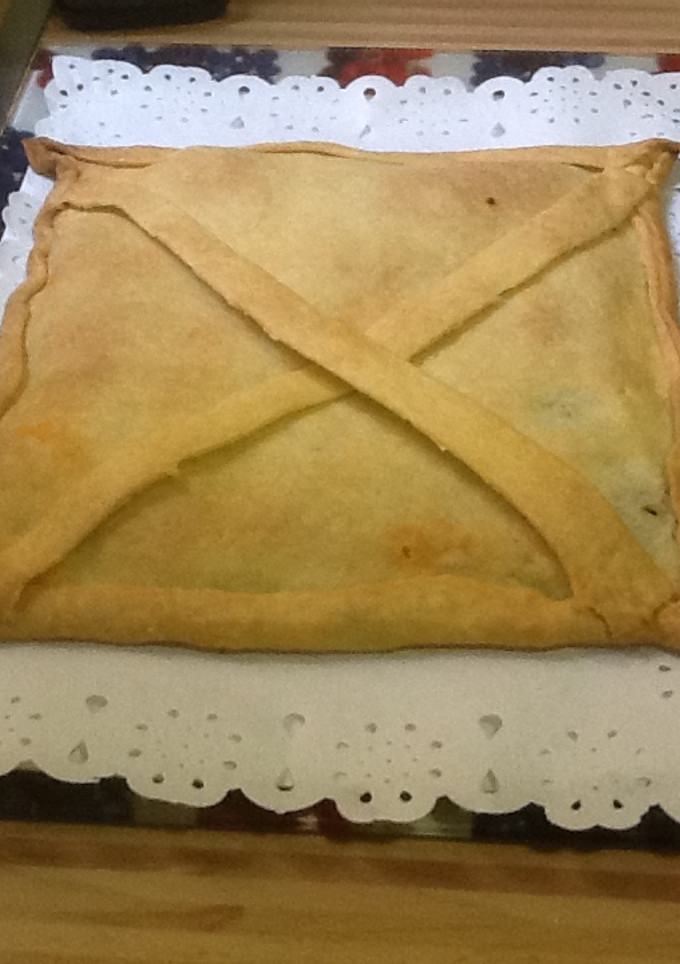 Una foto de Empanada de morcilla, manzana y cebolla caramelizada