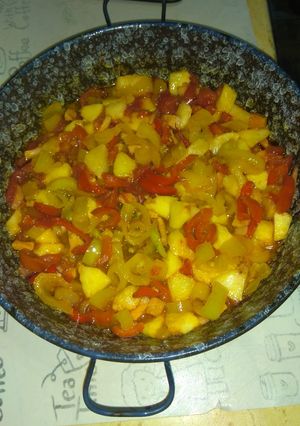 Édes, erős, gyümölcsös lecsó recept fotója
