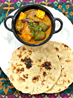 कड़ाई पनीर (Kadai Paneer recipe in Hindi) रेसिपी मुख्य फोटो