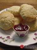 Scones (αγγλικά, γλυκά ψωμάκια)
