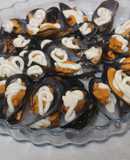 Mejillones al vapor de vino con dos salsas