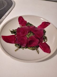 Una foto de Carpaccio de Remolacha
