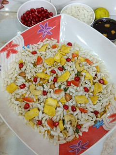 A picture of Rice puff with Pomegranate bhel chat.