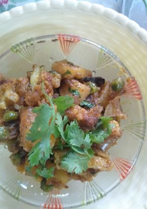 A picture of Gobhi matar Aloo.