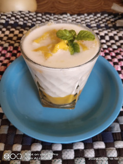 मैंगो लस्सी (Mango lassi recipe in hindi) रेसिपी मुख्य फोटो