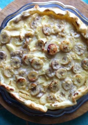 Une photo de Tarte à la banane noix de coco citron et amandes