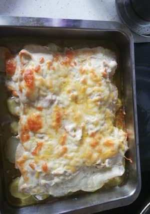 Una foto de Pechuga de pollo a los cinco quesos y base de patata