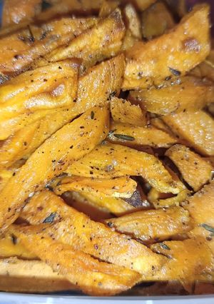 Una foto de Healthy sweet potatos fríes/ Patatas fritas falsas de boniato