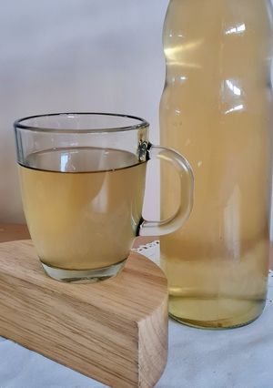 Una foto de Infusión refrescante de jengibre fresco, canela y limón 🫚🌱🍋