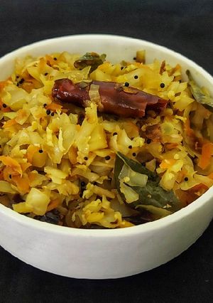 வெயிட்லாஸ் பொரியல்/கேரட் முட்டைகோஸ் பொரியல்(cabbage poriyal recipe in tamil) செய்முறை முக்கிய புகைப்படம்