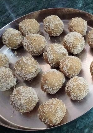 चूरमा पॉपीसीड्स लड्डू (churma poppyseeds laddoo recipe in hindi) रेसिपी मुख्य फोटो