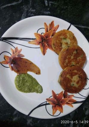 A picture of Aloo-tikki stuff with paneer.