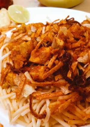 A picture of Chicken Khaosuey.