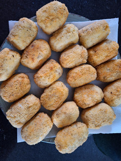 Una foto de Croquetas de arroz con pollo