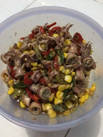 Langkah Mudah untuk Menyiapkan Resep  Jagung manis tumis cumi asin yang Sempurna, Lezat Sekali