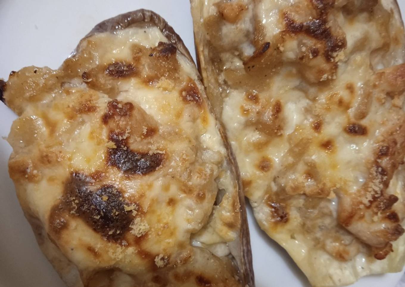 Berenjena rellena de pollo y bechamel